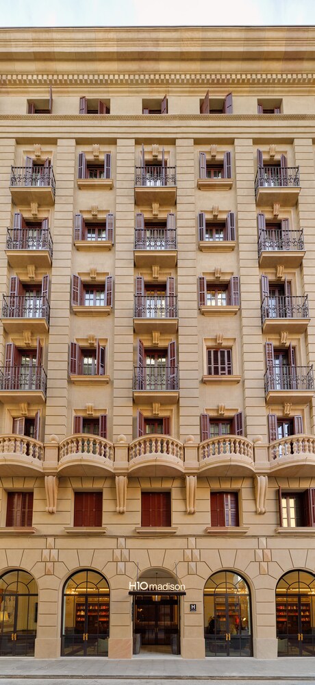 Fachada del hotel