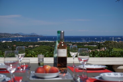 VUE MER, VUE DE RÈVE - Terrasse, piscine, parking, Fibre, 2 WC, matelas superbes