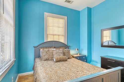 Dog-friendly upper-level urban townhouse with modern conveniences