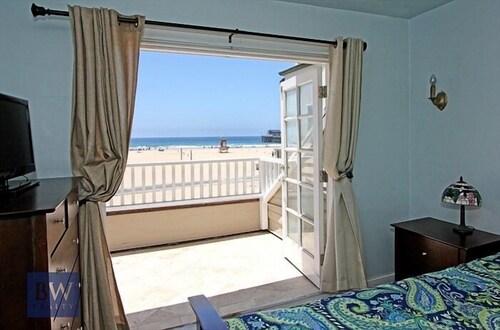 Emplacement idéal! Un front de mer familial. Immense Front Yard & Porche! (68173)