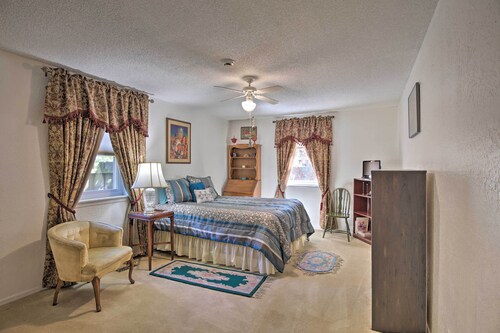 Private Home w/Hot Tub & Patio Near Downtown Tulsa