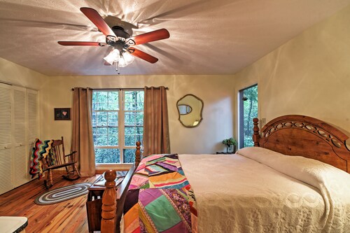 Serene Creekside Cottage Near Asheville w/Fire Pit