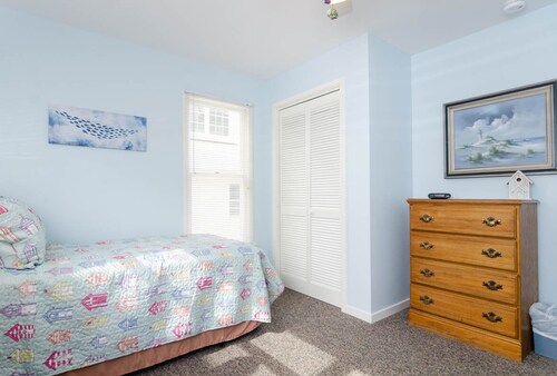 Well Kept Unit Is The Perfect Spot To Enjoy Soundside Sunsets!