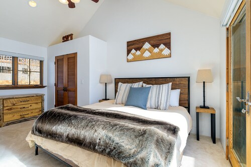Remodeled Winter Home | Near Skiing & Village Core, Hot Tub | Shaqteau Telluride