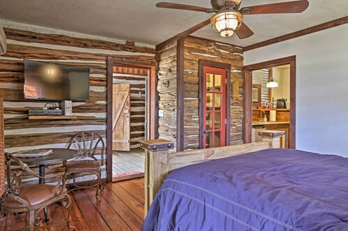 Custom 'Texas Cabin' Studio - 5 Min to Gruene Hall