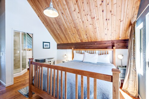 Comfy, Dog-Friendly Bayfront Home w/Stunning Ocean Views near the Beach!