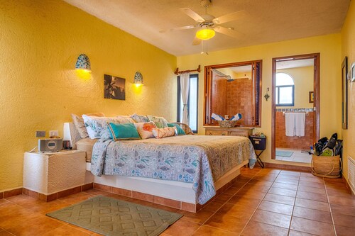 Beachfront condo with an Incredible Ocean View - AC, Wifi