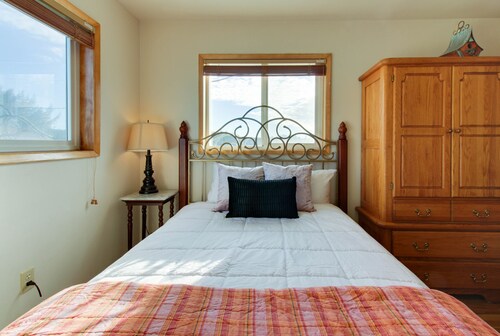 Comfortable Oceanfront Home w/ Stunning Ocean Views - One Dog OK!