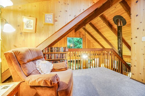 Cozy & quiet cabin w/ natural beauty close to all the sights of southern Lopez!