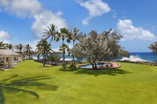 Spectacular Oceanfront Home: A/C in Master: Private Pool & Spa
