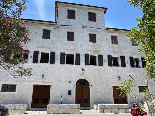 Villa Mariner