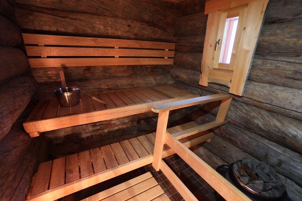 Traditional Chalet, 2 Bedrooms, Sauna, Lakeside - Bathroom