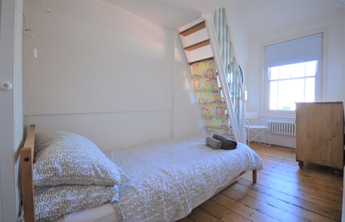20 Bellevue Road - a cottage that sleeps 3 guests in 2 bedrooms