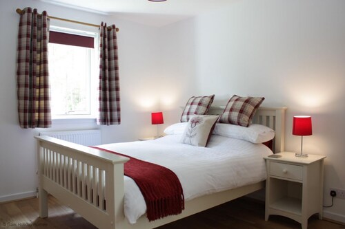 Luxury dog friendly holiday home with hot tub