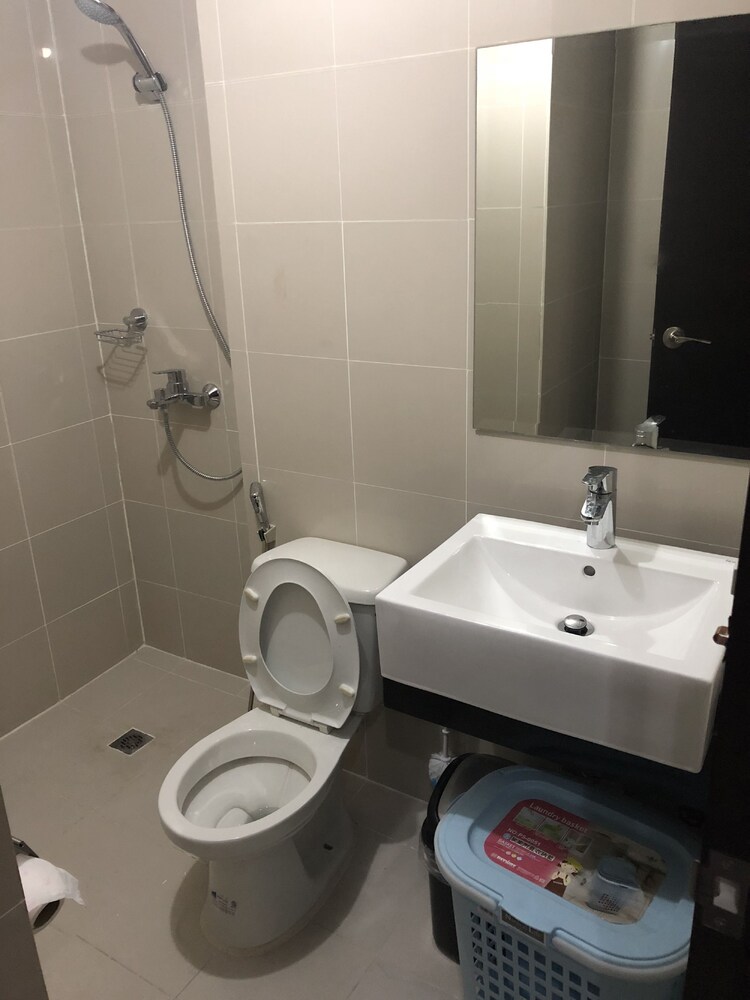 Family Condo, 2 Bedrooms, Pool Access, Garden Area - Bathroom Shower