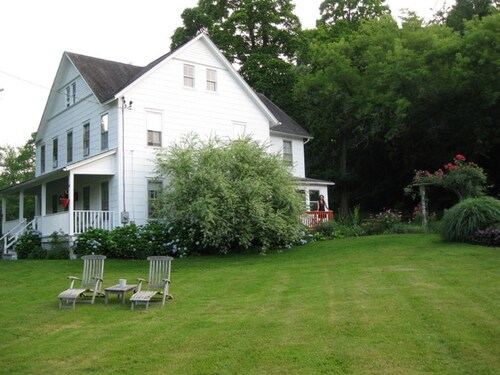 Arbor Bed & Breakfast