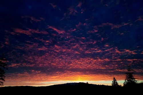 Peace And Serenity With Expansive Views, Conveniently Only 35 Min From PDX