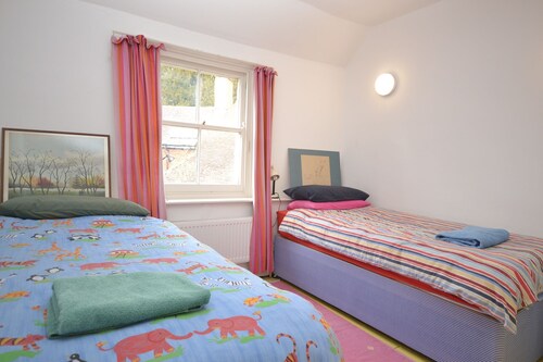 Downgate Villa, Petersfield - a cottage that sleeps 6 guests in 3 bedrooms