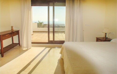 3 bedroom accommodation in Línea de la Concepción