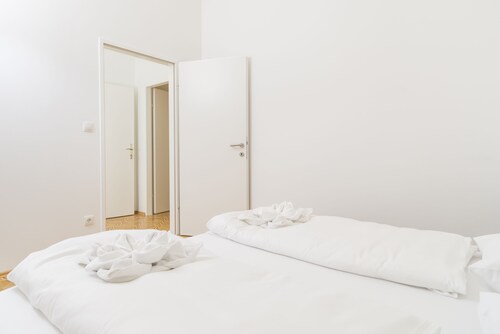 Kaiserin Elisabeth Suite by Welcome2Vienna
