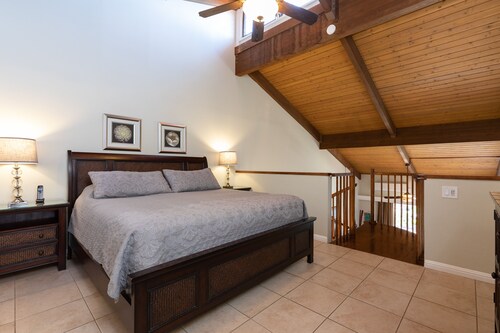 REMODELED-OCEAN VIEWS-WELL EQUIPPED-AC THROUGHOUT-METICULOUS CLEANING