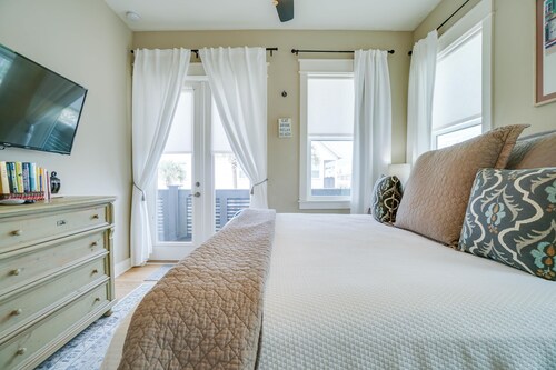 30A GOLF CART INCLUDED! CLICK TO SEA & BOOK ME! BEACH, POOL, THE HUB!
