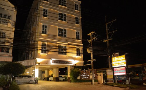 โรงแรมทรัพย์มุกดา ภูมิเพลส