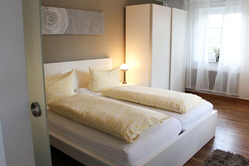 4-Sterne- Ferienwohnung mit eig. Eingang, Balkon m. Morgensonne und Gästeparkpl.