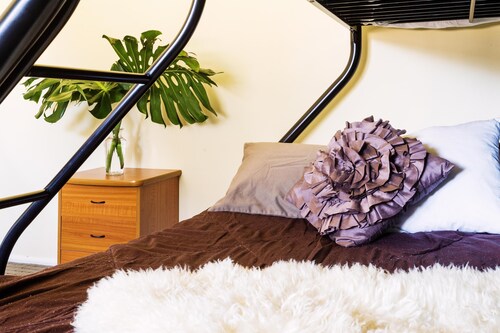 Cessnock Cottage near Hunter Valley Vineyards - FREE Wifi - Pet Friendly - Wineries - Concerts - HV Gardens and Zoo