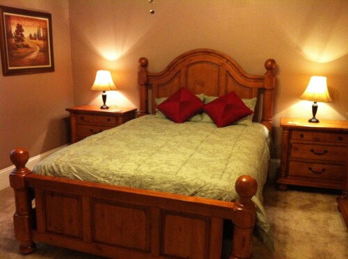 Views! Close to Liberty, BRP and Excellent Pie! Special Rates for Couples