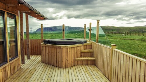 Amazing cabin with warm interior, hot tub, fire place, projector & magical views