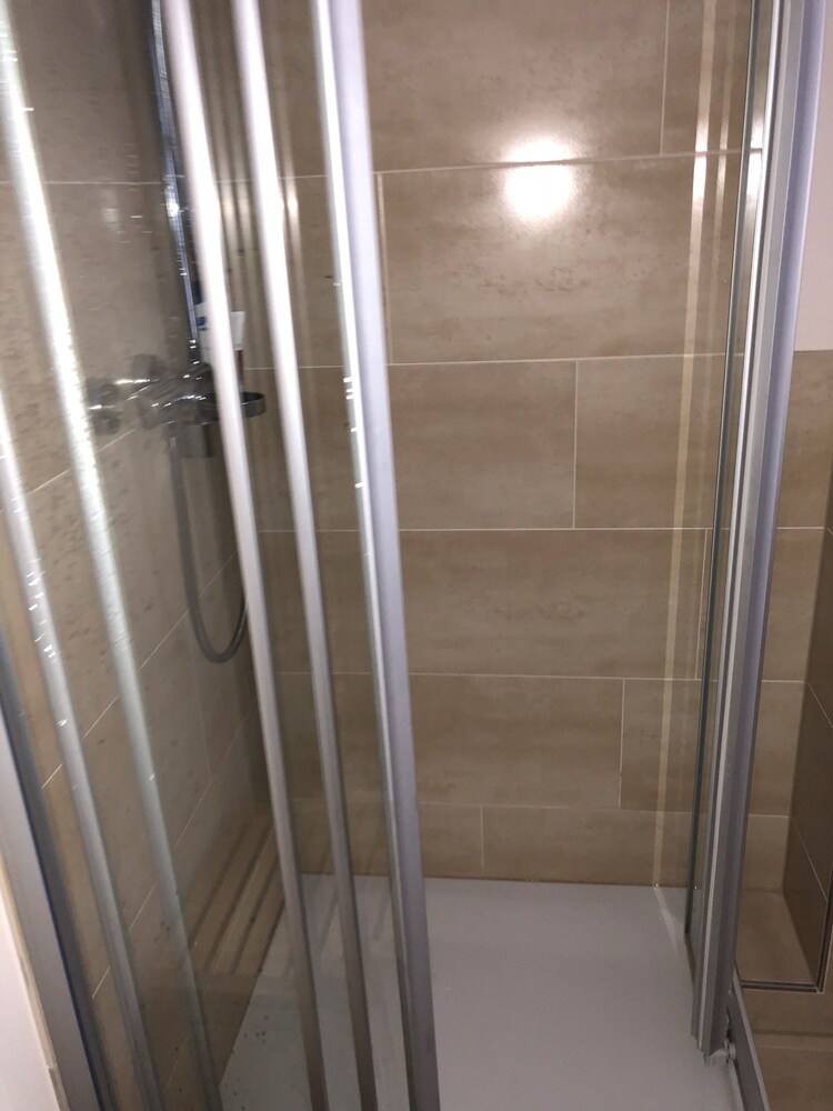 Dusche im Bad