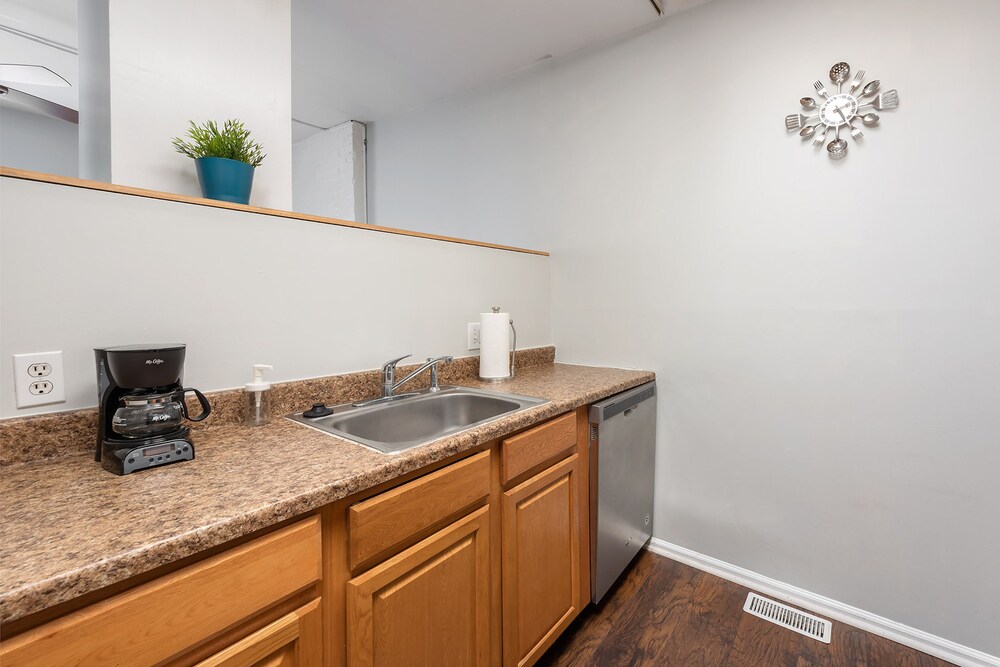Traditional Apartment, 2 Bedrooms, Kitchen - Private Kitchen