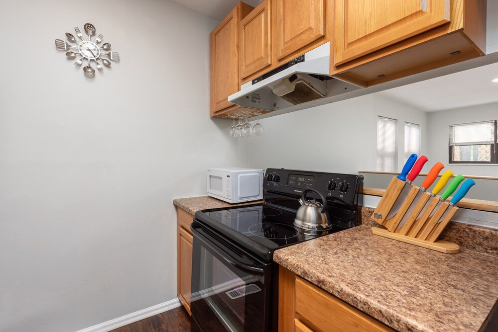 Traditional Apartment, 2 Bedrooms, Kitchen - Private Kitchen