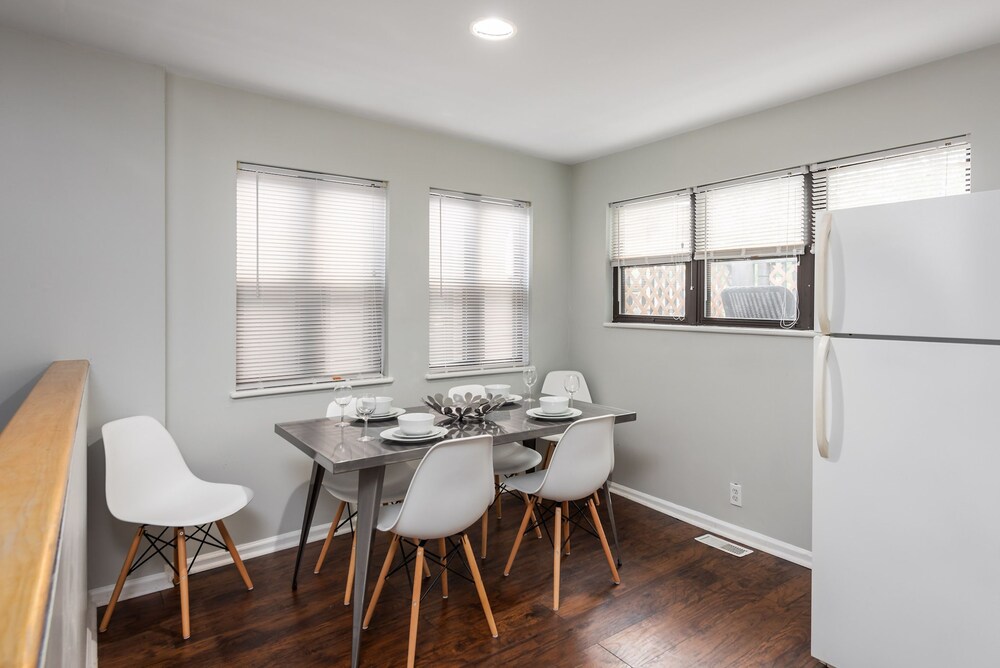 Traditional Apartment, 2 Bedrooms, Kitchen - In-Room Dining