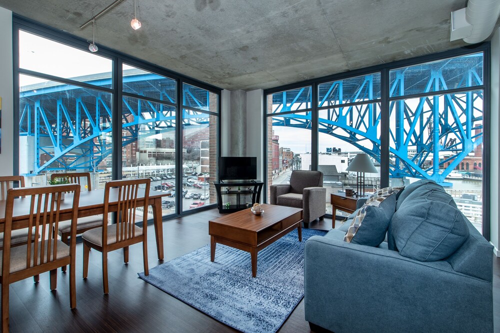 Premium Apartment, Multiple Beds, 2 Bathrooms, Partial Lake View - Featured Image
