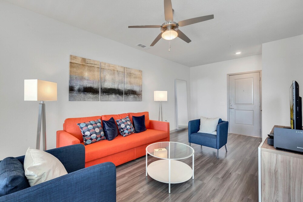 Apartment, 1 Bedroom - Living Room