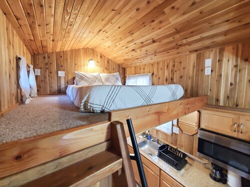 Cozy yet Spacious Tiny House on Tires