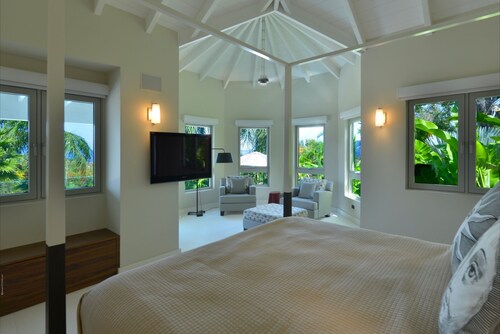 Family Luxury, Resort Level Amenities, Ocean Views, Perfect Location, Gym.