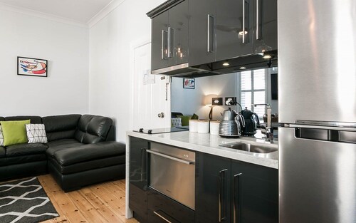 Shelby's Central Apartment