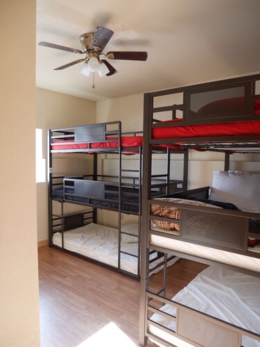 Brand New Log Home Sleeps 18+ Five Mins From The Ski Slopes Pet Friendly