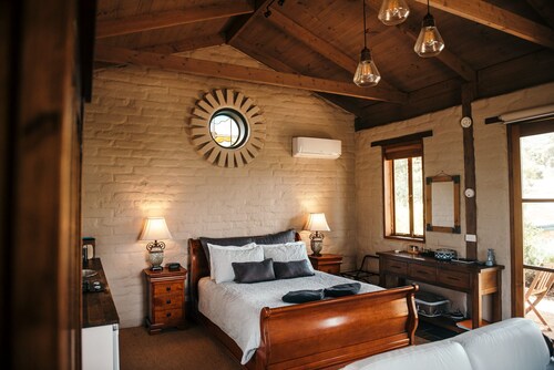 Tathra Cottage - Rustic Farmstay