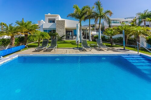 Luxury Ocean View Villa with Private Pool, Ideal for Golf Lovers