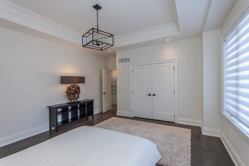Luxurious 5 bedrooms, 6 bath Custom Home