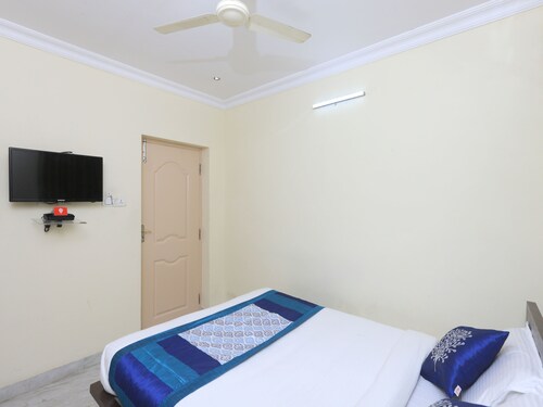 OYO 1054 Hotel AVNB Towers