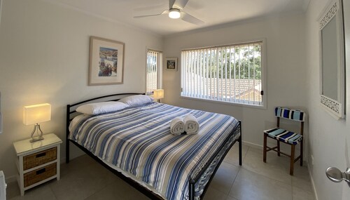 Mollymook Sands - Unit 14. Linen provided. Walk to cafes, shops and beach.