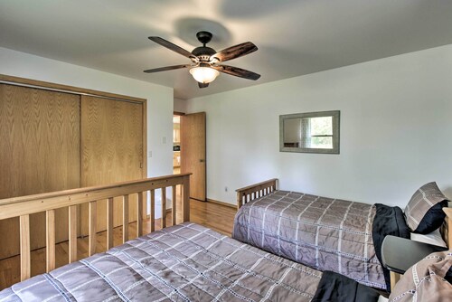 Charming Neenah House w/ Porch on Lake Winnebago!