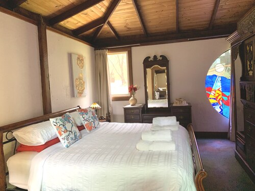 MOONWOOD STUDIO- YALLINGUP Vines & bushland surrounds. 2 bedroom 2 bathroom