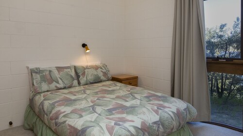 Absolute lakefront, stunning position right in Jindabyne