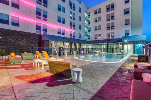 Aloft Dallas Arlington Entertainment District